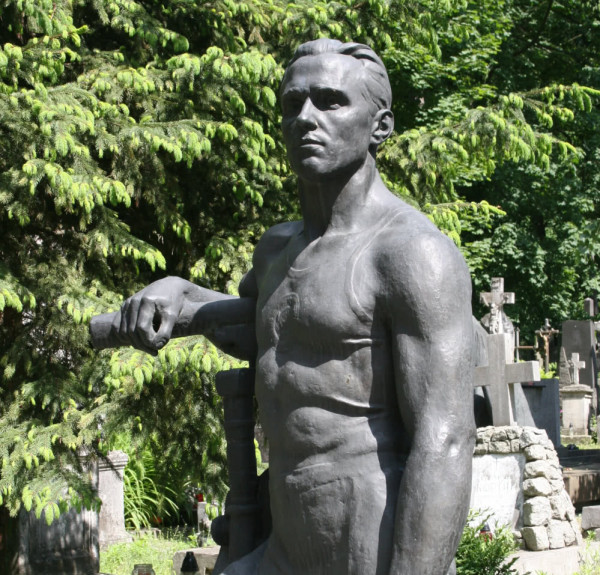 Могила Віктора Чукаріна