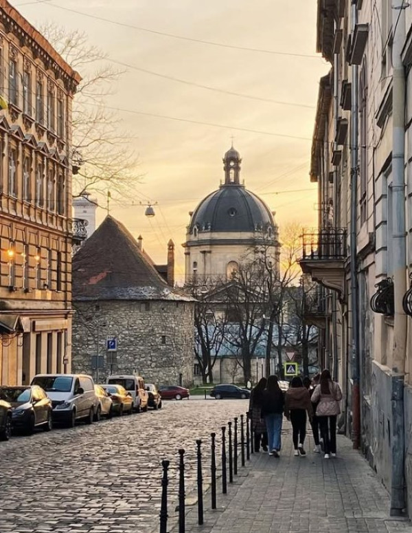 Майже романтична історія вулиці Лисенка