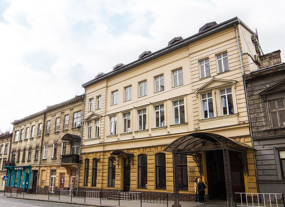 Львівські готелі з генераторами та укриттями: де безпечно зупинитись без відключень світла | lviv.travel Львівські готелі з генераторами та укриттями: де безпечно зупинитись без відключень світла