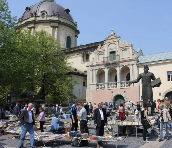львівський flea market.
