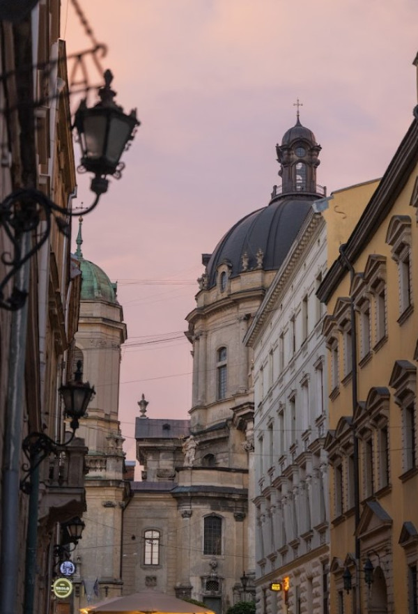 ПІШОХІДНА ЕКСКУРСІЯ «ВЕЧІРНІЙ ЛЬВІВ»