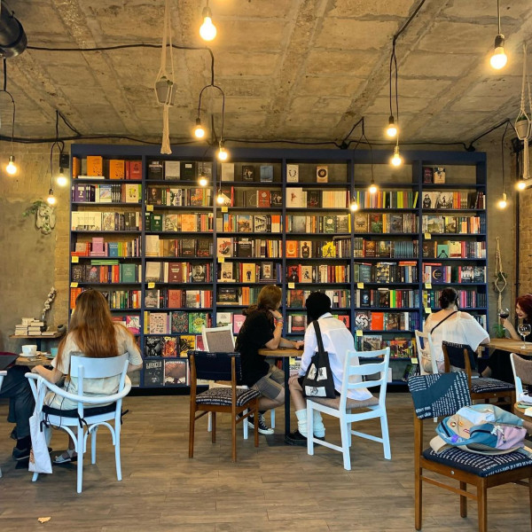 Книжковий Лев | lviv.travel Затишна книгарня у центрі Львова