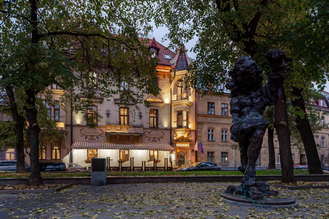 Львівські готелі з генераторами та укриттями