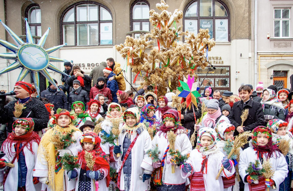 "Неймовірна архітектура, кава, кухня і традиції - це все про Львів, туристичну перлину і про єдине українське місто, яке входить до сотні найпопулярніших туристичних напрямків світу."