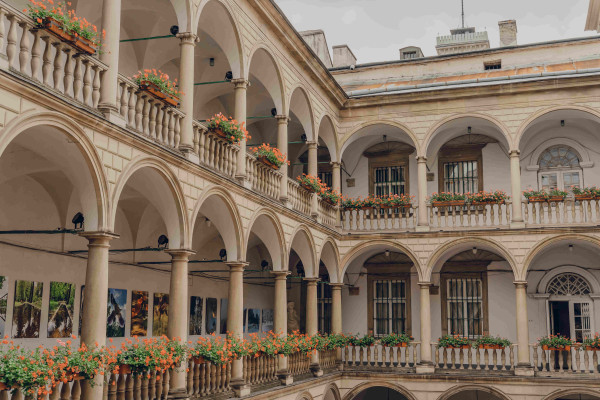 Італійський дворик | lviv.travel Італійський дворик