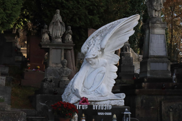 Надгробок Ігоря Білозіра на Личаківському кладовищі 