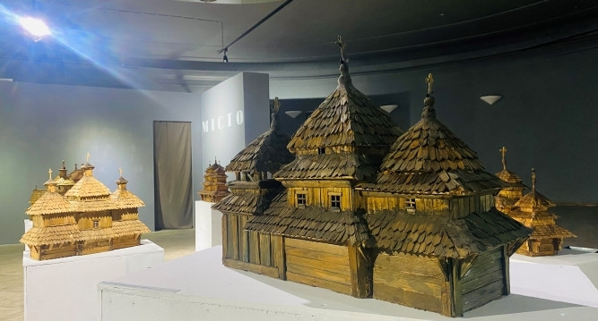 Виставка Олега Сиротюка «Sacrum: історія в дереві»