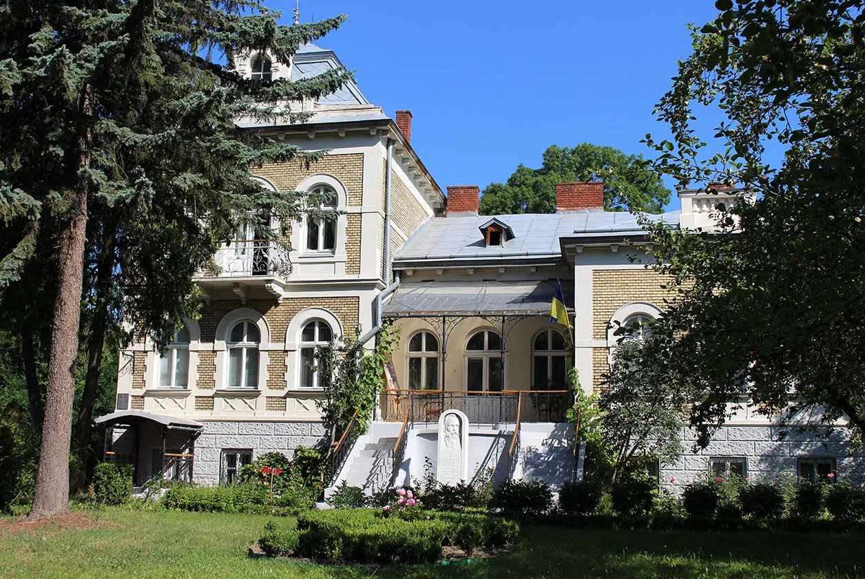 Гаївки на Львівській садибі Грушевських